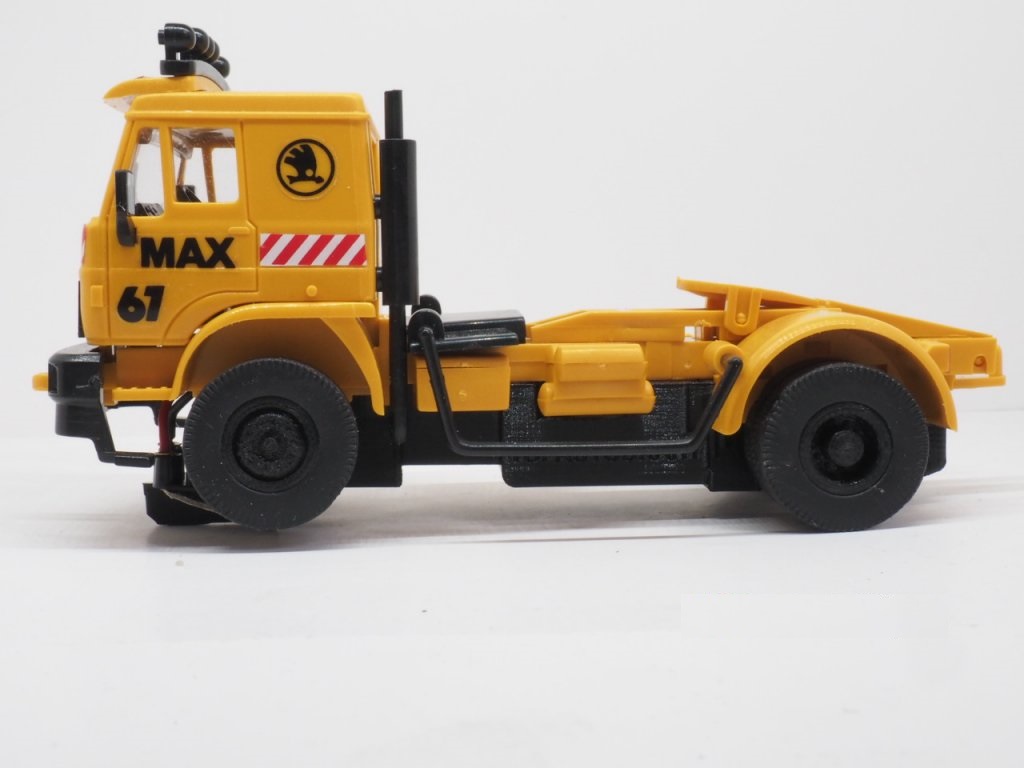 LIAZ NA AUTODRÁHY ITES, CARRERA atd. TAHAČ OKROVÝ. 14000 / 20000 ot.