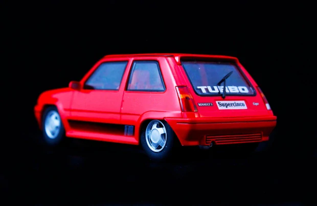 Model Fly auta na autodráhu Renault R5 turbo