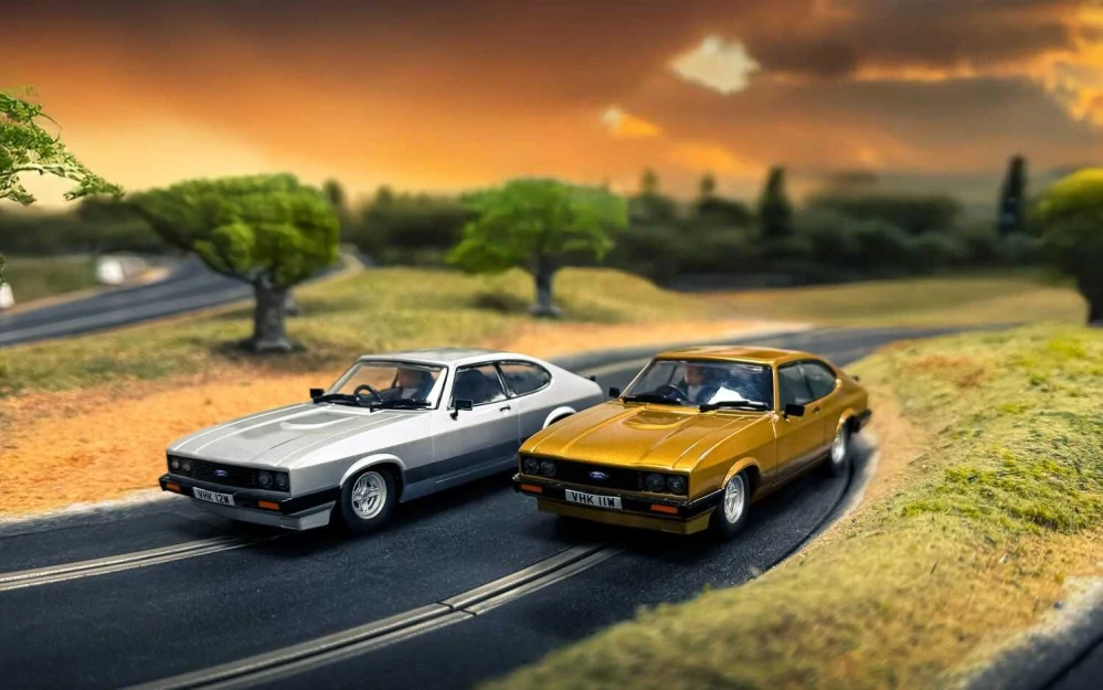SCALEXTRIC C4642 - The Professionals Capri Twin Pack (1:32)