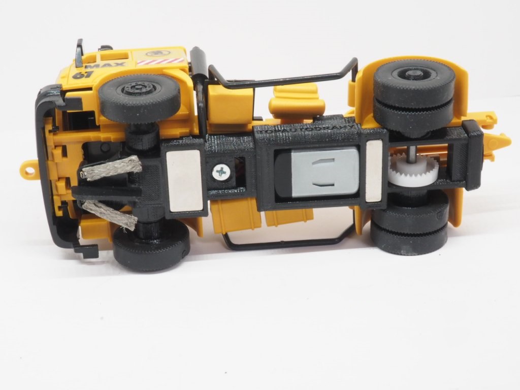 LIAZ NA AUTODRÁHY ITES, CARRERA atd. TAHAČ OKROVÝ. 14000 / 20000 ot.