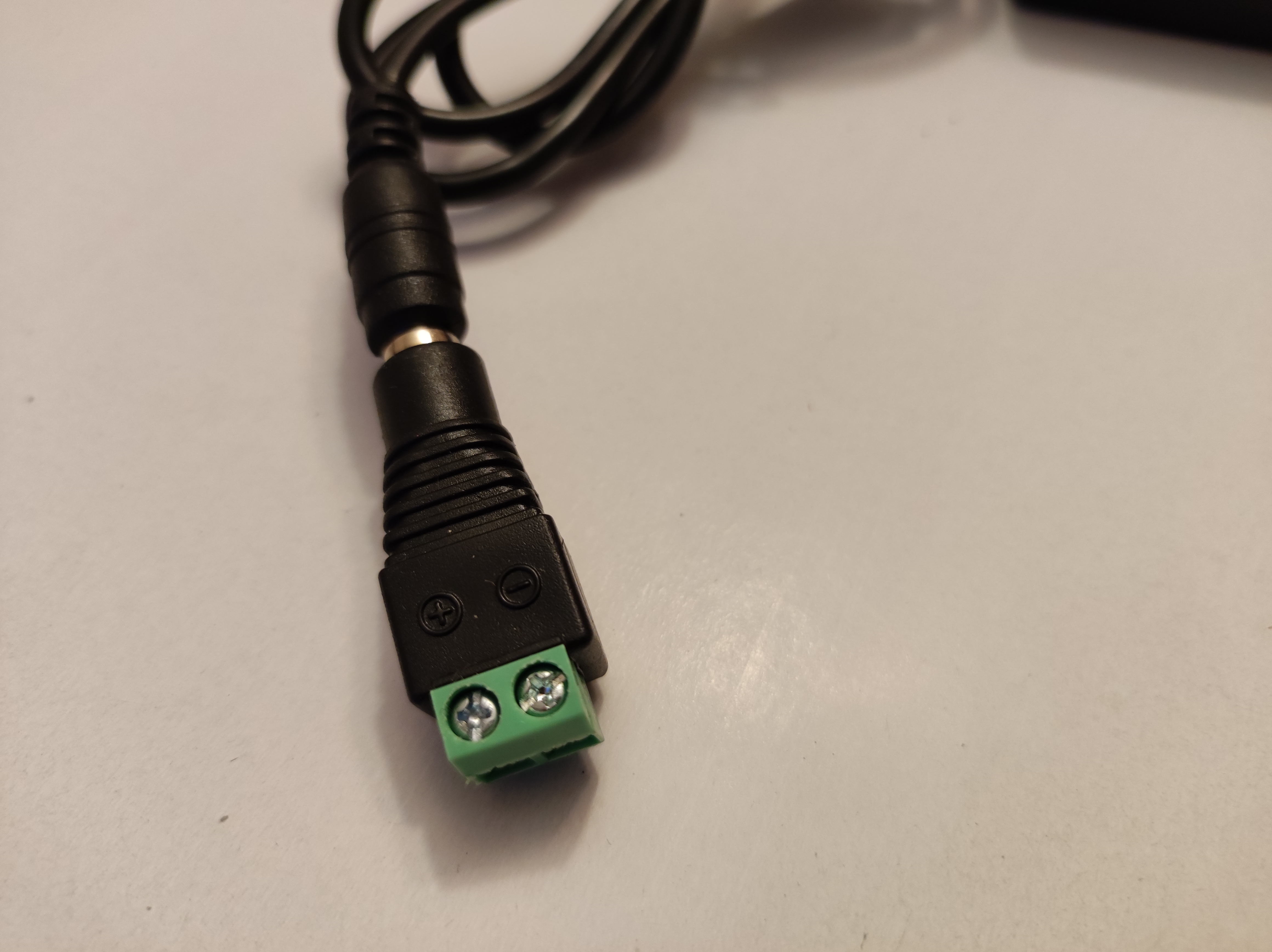 Regulovaný digitální zdroj - napáječ, adaptér, trafo nejen pro autodráhu ITES zdroj 12V/5000mA