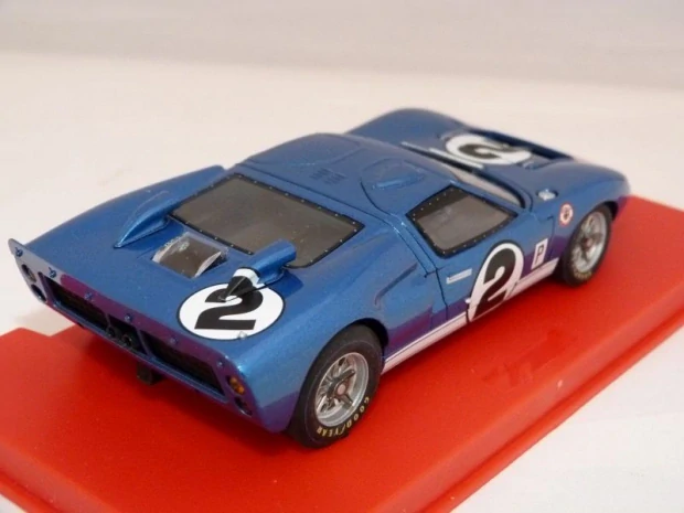 Model Fly auta na autodráhu FORD MK II